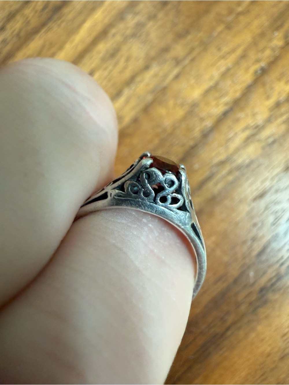 Vintage Silver Ring with Deep Red Garnet - Picture 4 of 7